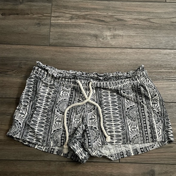 Booty shorts - Picture 1 of 5